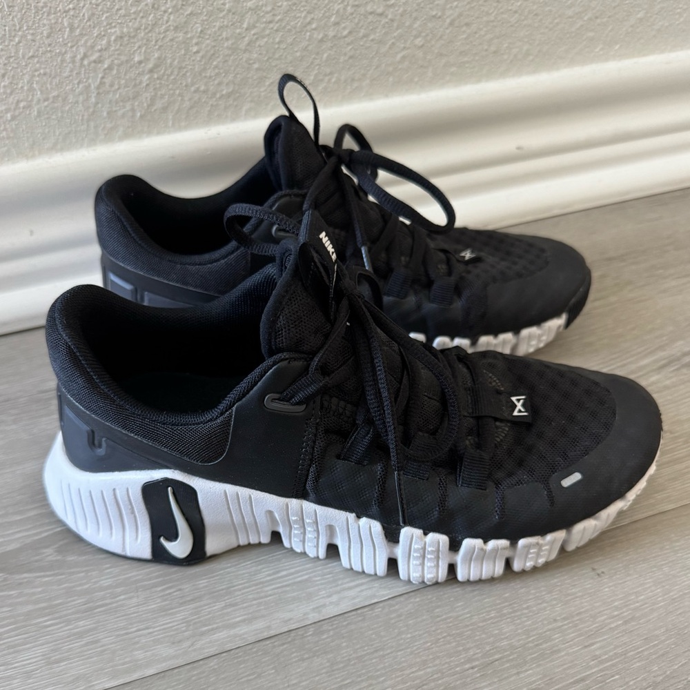 Black Nike Metcon 5 / Size 7 Women’s